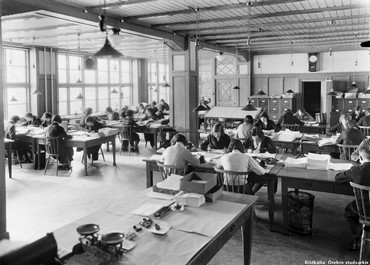 Arbetare på Örebro skofabrik, 1930-tal. Bildkälla: Örebro stadsarkiv/fotograf